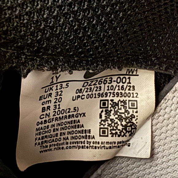 Nike Air Force 1 LV8, floral sneaker. Little kid size 1. - Picture 7 of 7